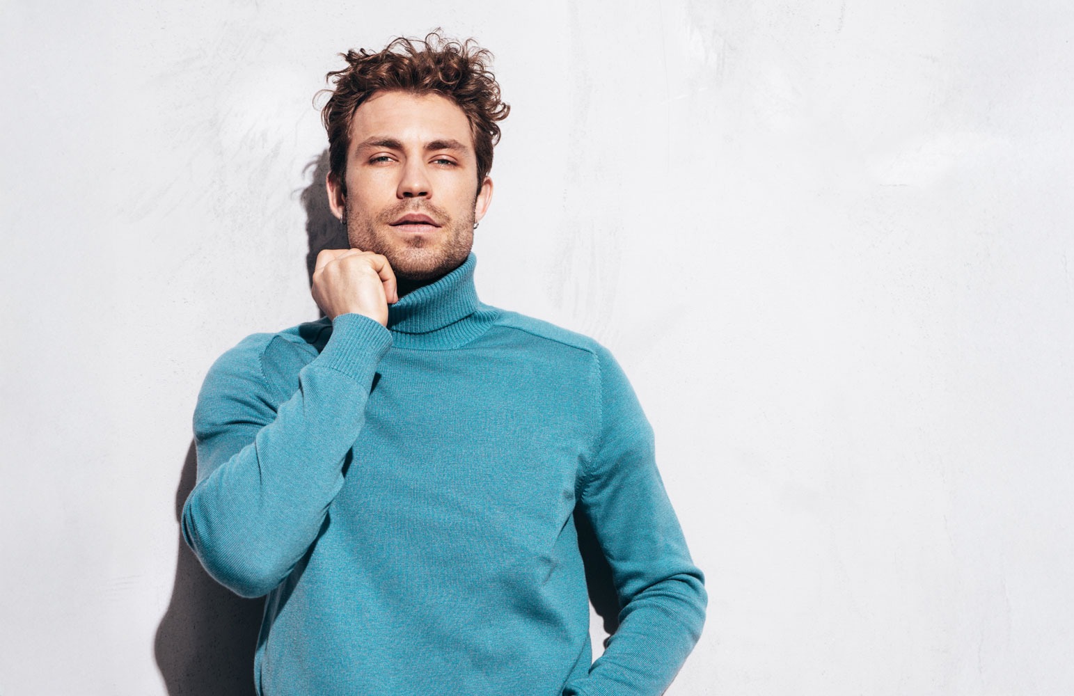 Guida ai tessuti uomo: differenze tra lana, cotone, lino e come abbinarli